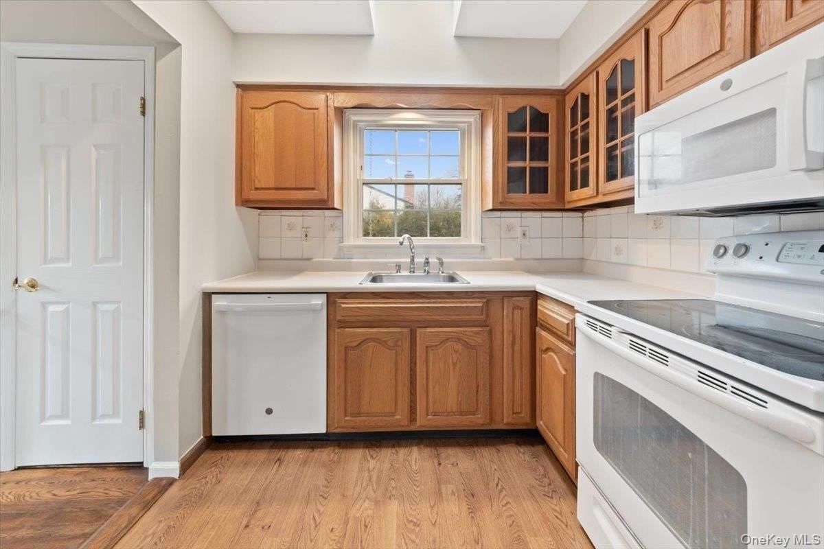 1736 Central St - Photo 5 of 27