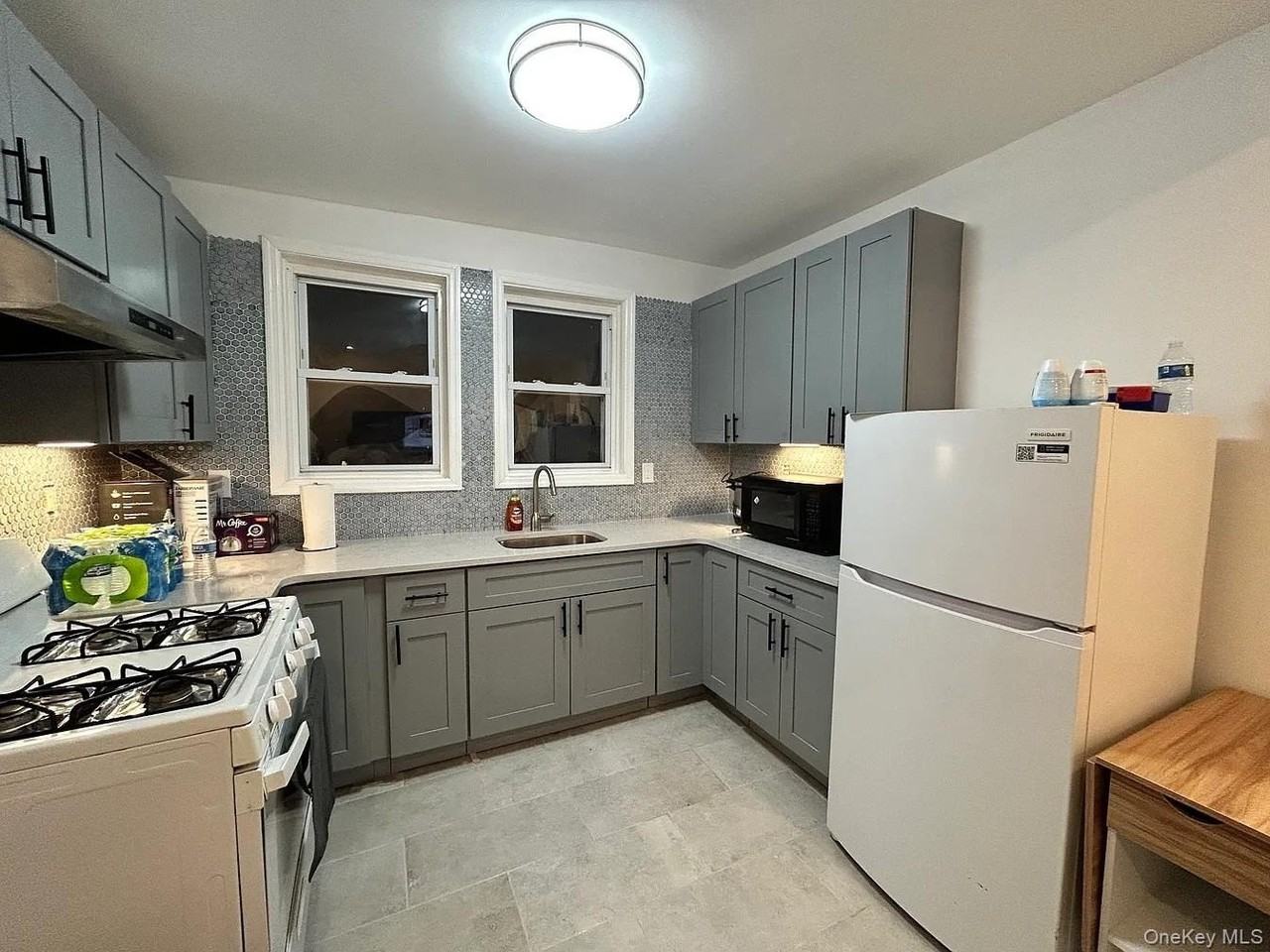 8526 167th St - Photo 3 of 7