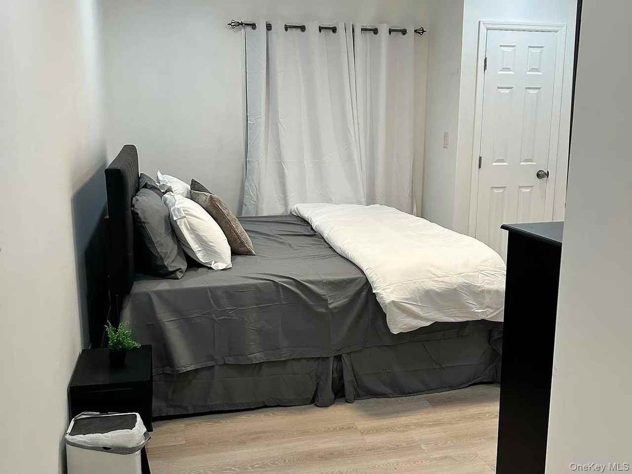 8526 167th St - Photo 4 of 7