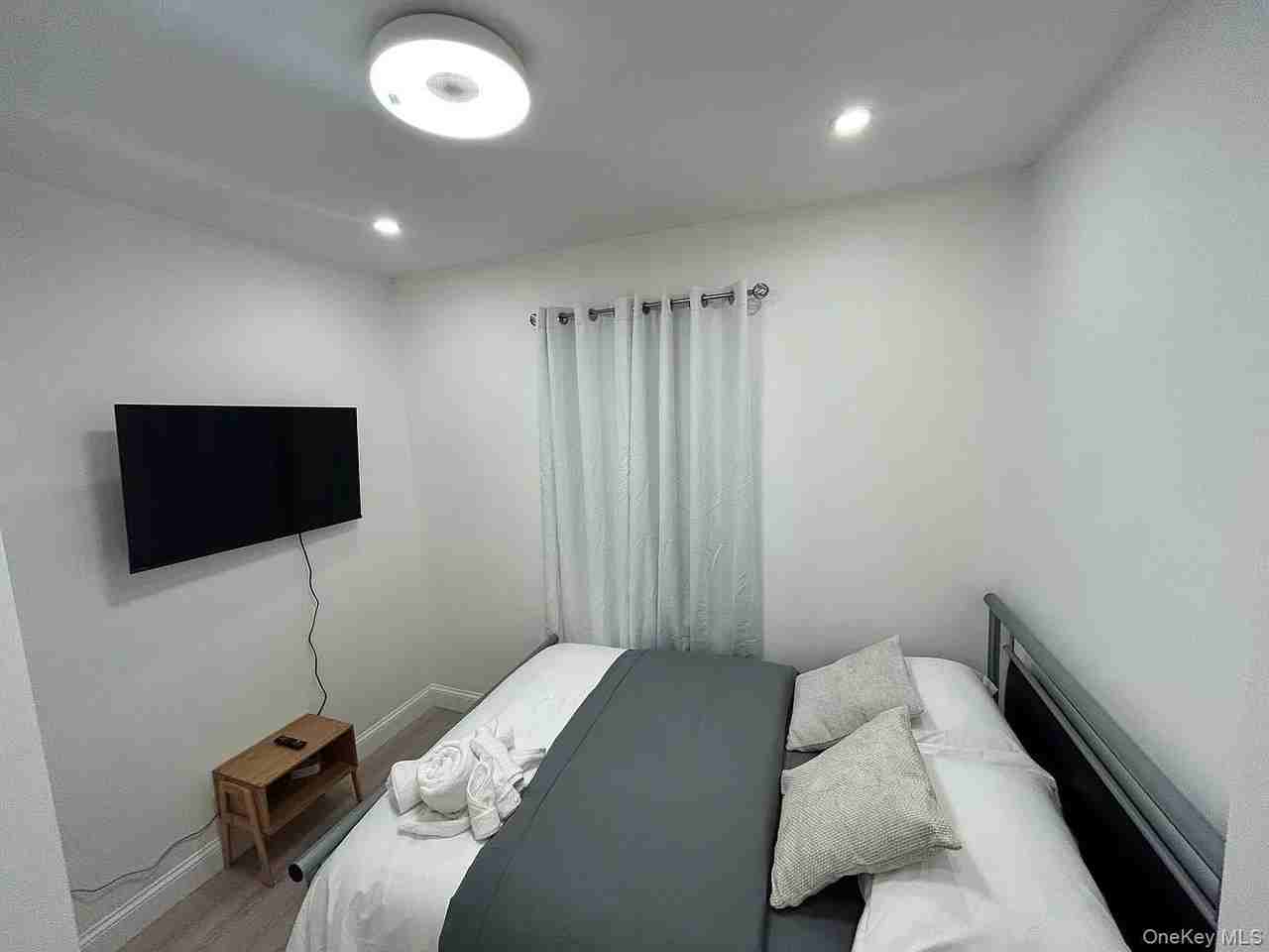 8526 167th St - Photo 6 of 7