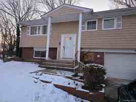 featured image of 8 Holly Ct