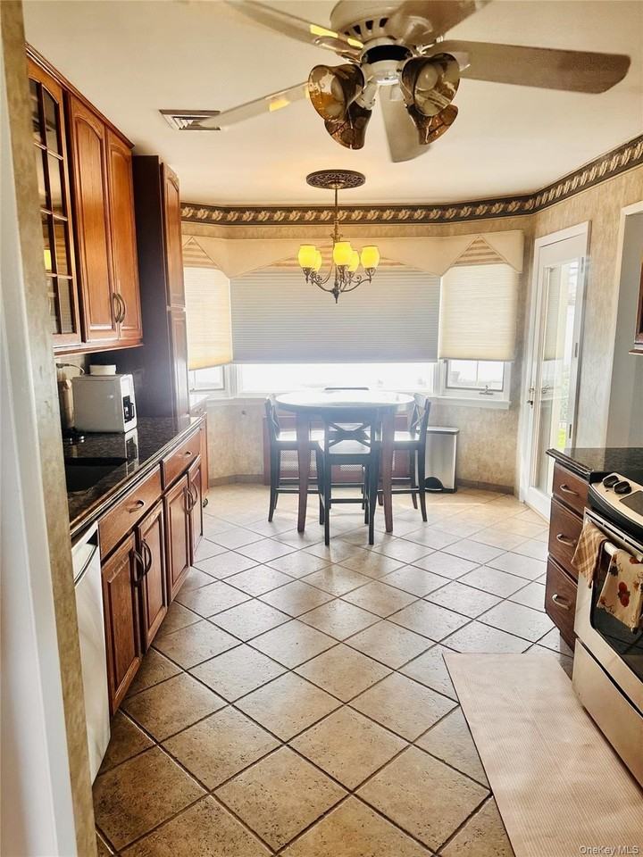 310 Southwood Cir - Photo 2 of 25