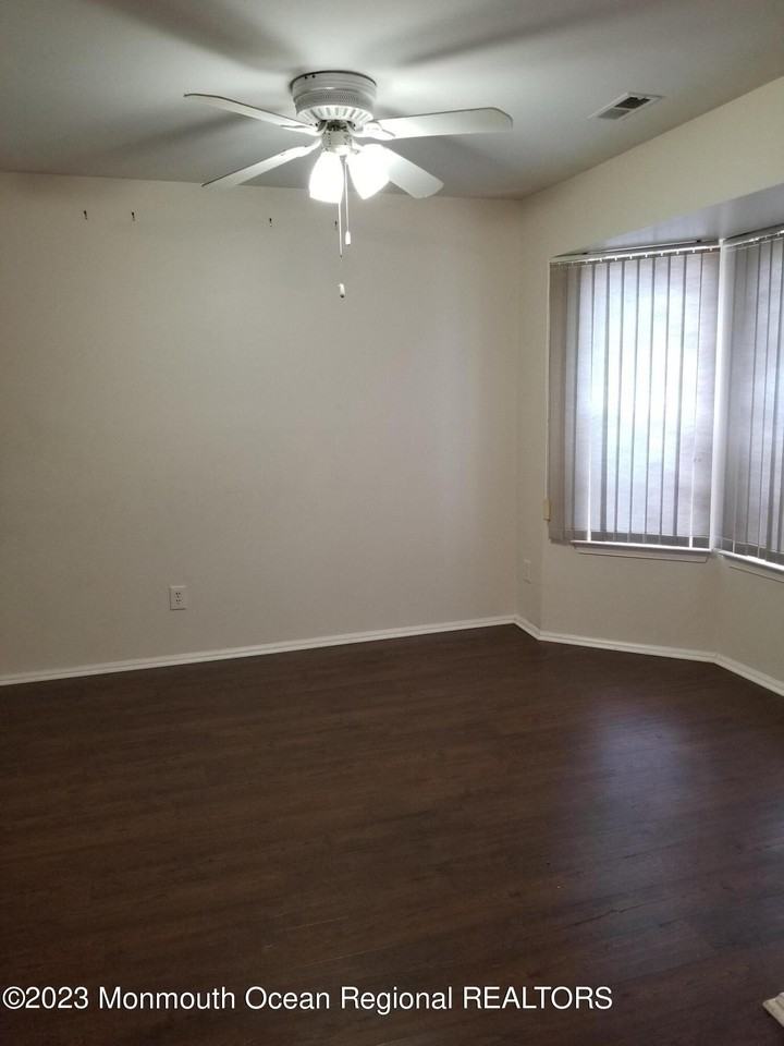 408 Dorchester Way - Photo 3 of 4