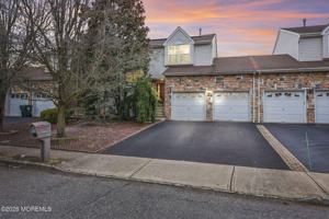 featured image of 10 Kinglet Ave
