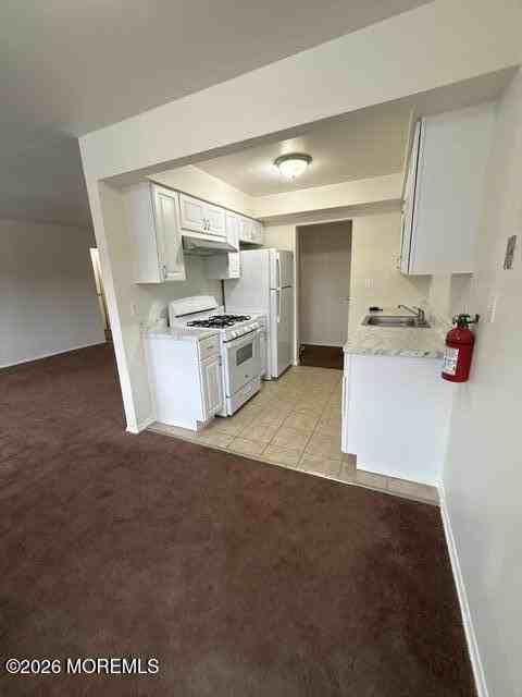 64 Stonehurst Blvd Apt E #E - Photo 6 of 15