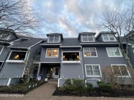 featured image of 210 Spinnakers Cv