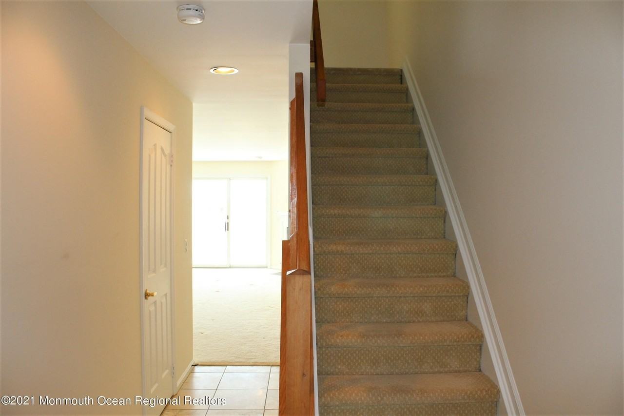 210 Spinnakers Cv - Photo 6 of 33