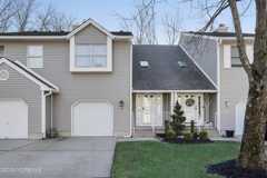 33 Essex Dr - Photo 1 of 1