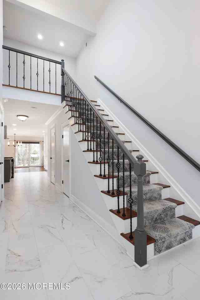 33 Essex Dr - Photo 7 of 38