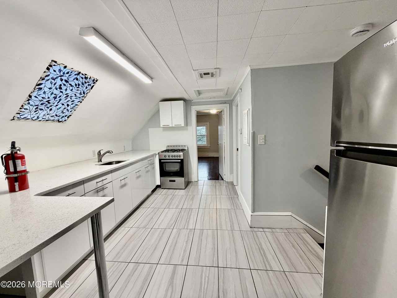 512 4th Ave Apt 4 #4 - Photo 3 of 9