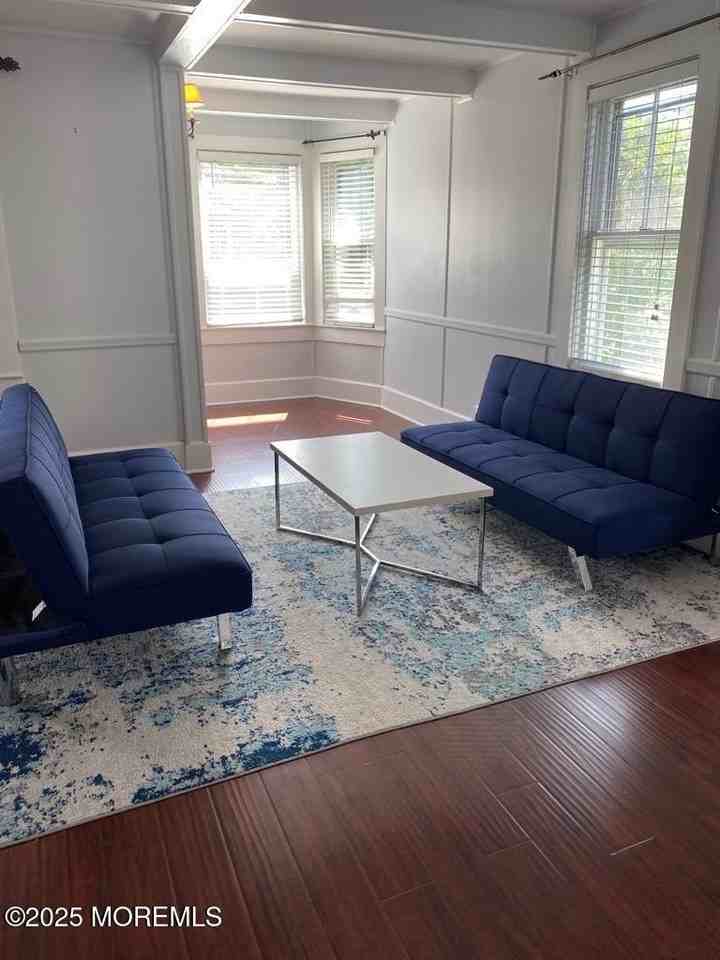 327 Roosevelt Ave - Photo 3 of 12