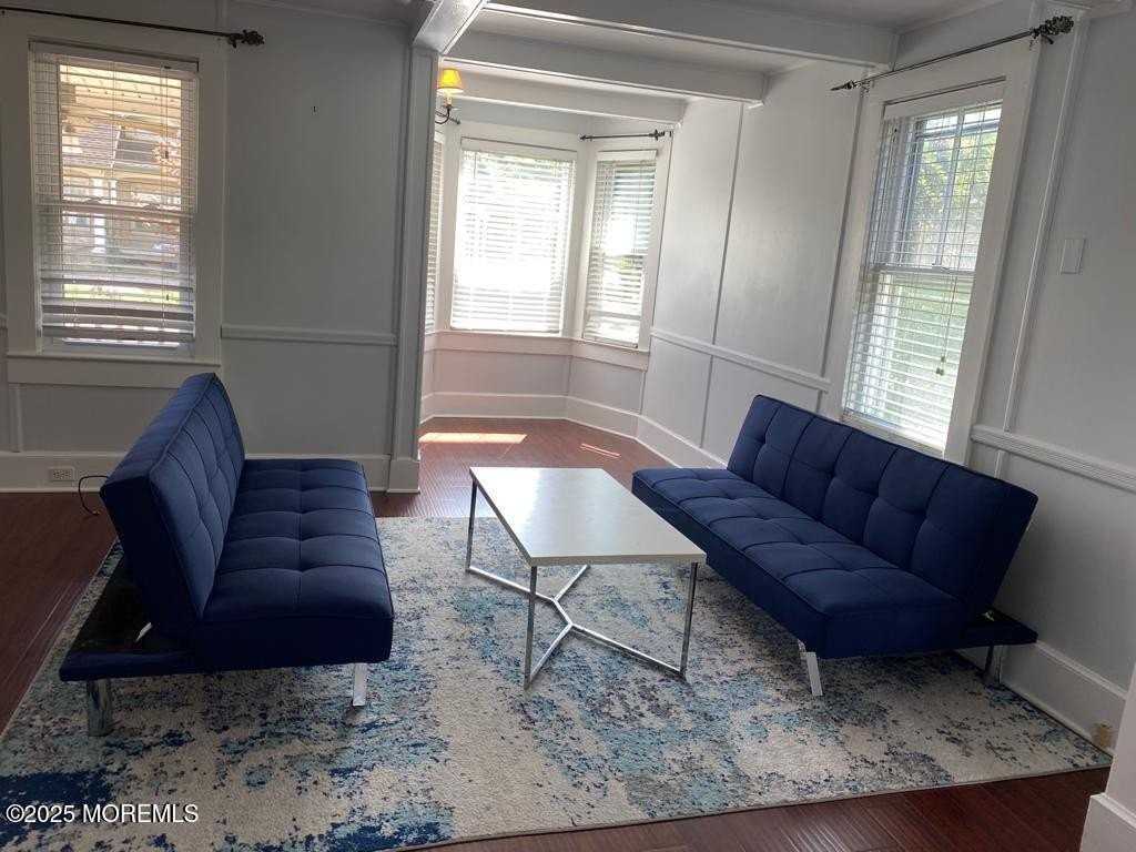 327 Roosevelt Ave - Photo 4 of 12