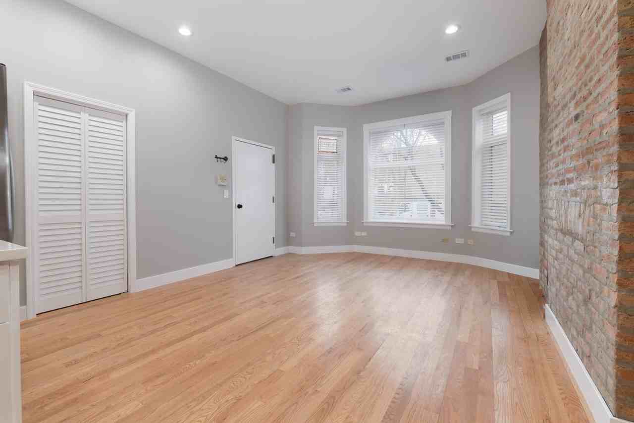 1303 W Flournoy St Apt 1f #1F - Photo 3 of 16