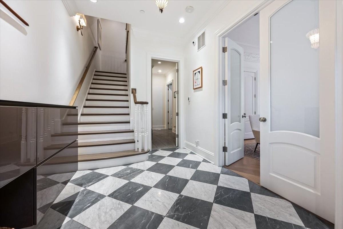 441 W Deming Pl - Photo 2 of 46