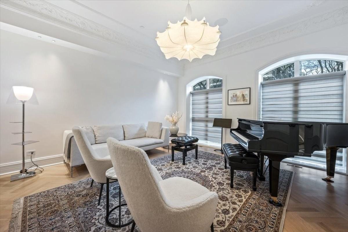 441 W Deming Pl - Photo 3 of 46