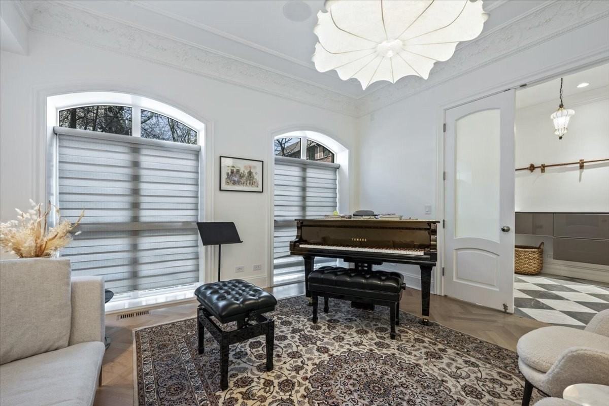 441 W Deming Pl - Photo 4 of 46