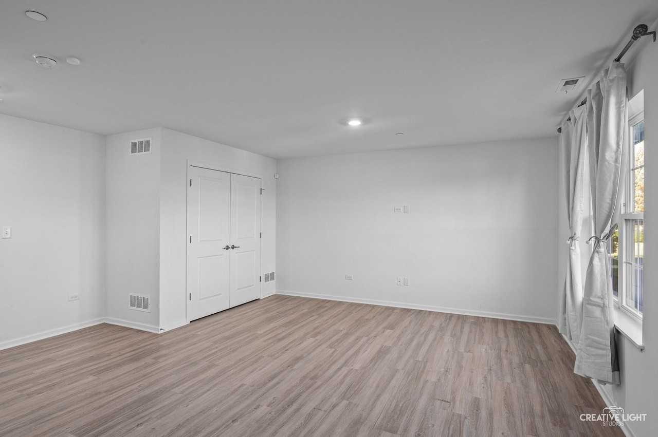 2906 Reflection Dr - Photo 3 of 24