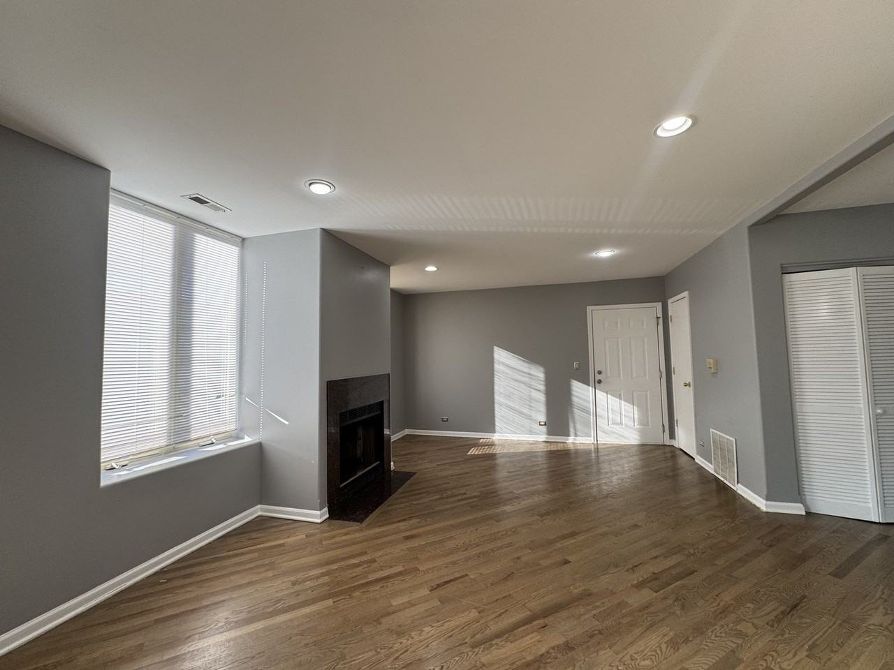 542 E 48th St Apt 3e #3E - Photo 3 of 12