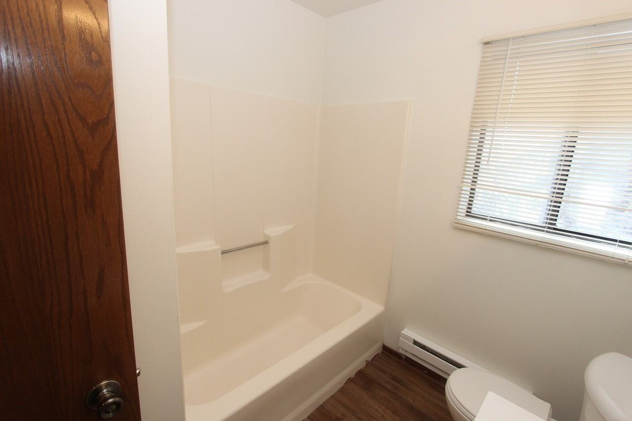 419 Berkshire Dr Apt 13 #13 - Photo 3 of 18
