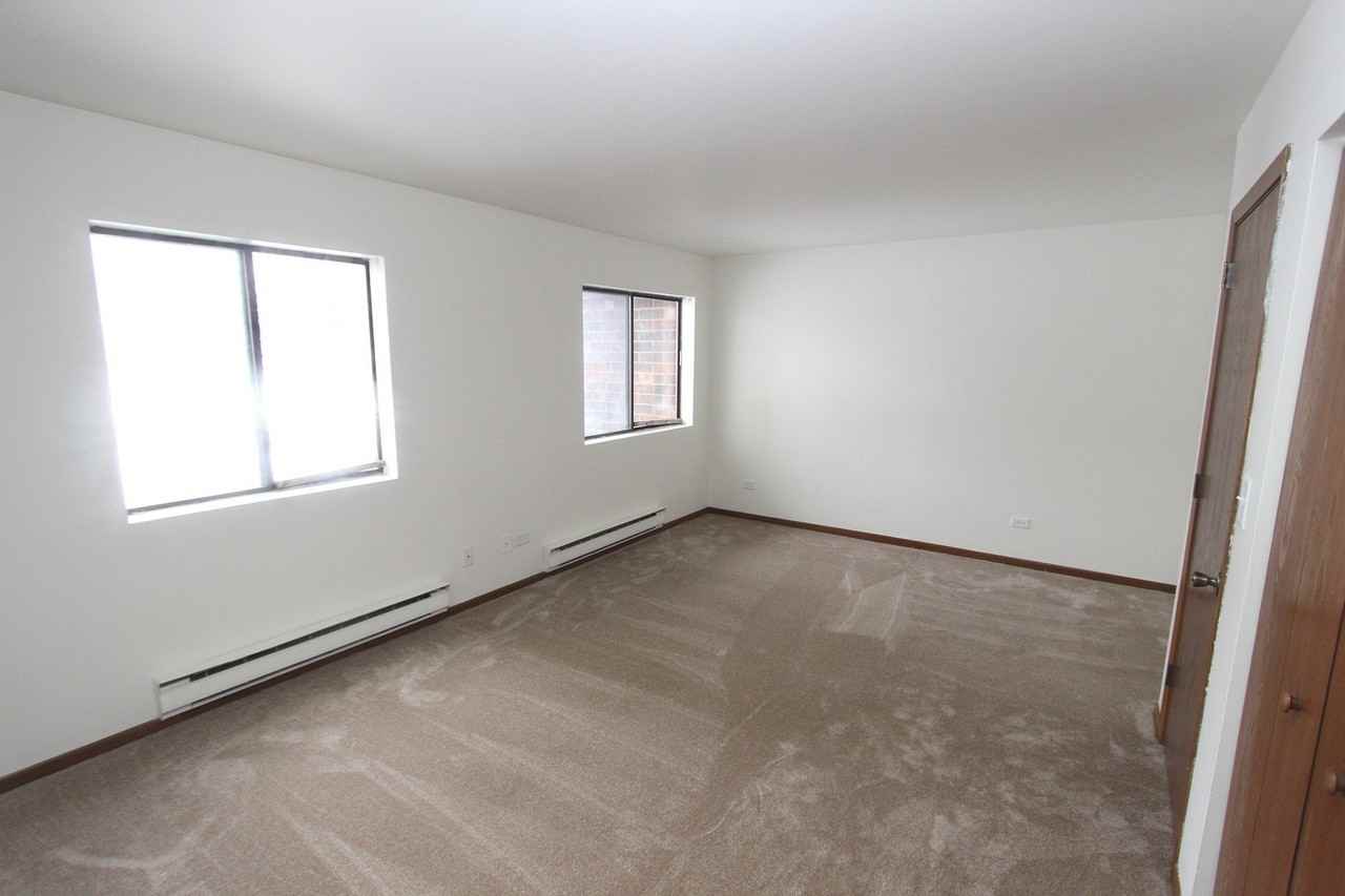 419 Berkshire Dr Apt 13 #13 - Photo 4 of 18