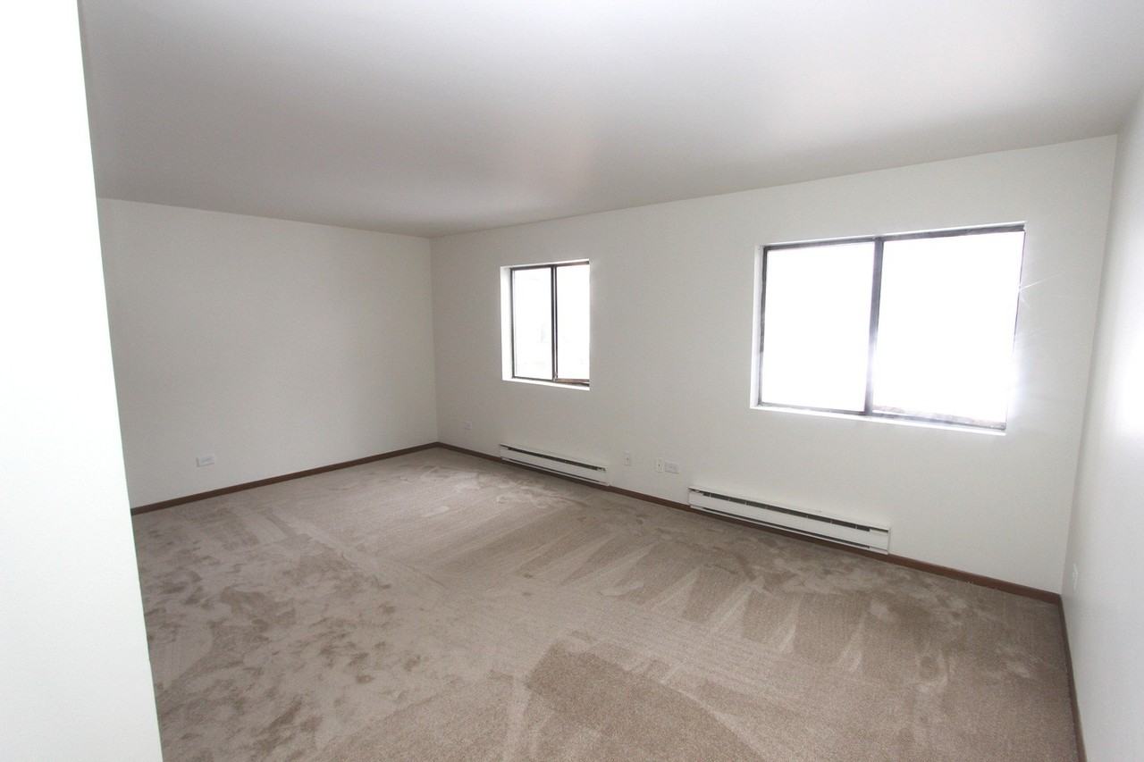 419 Berkshire Dr Apt 13 #13 - Photo 5 of 18