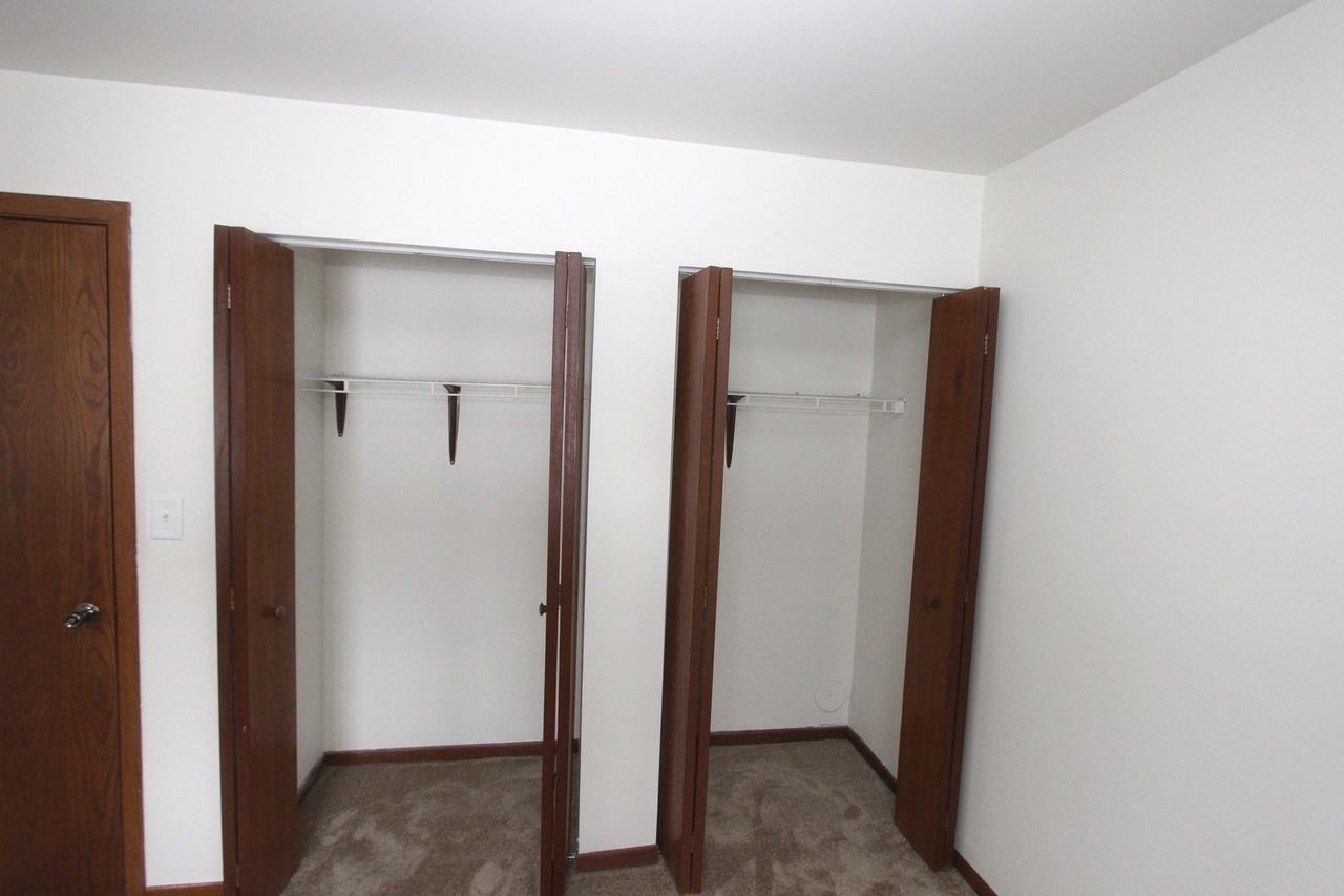 419 Berkshire Dr Apt 13 #13 - Photo 7 of 18