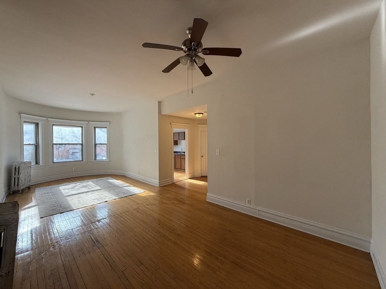 668 W Sheridan Rd Apt 1 #1 - Photo 3 of 19