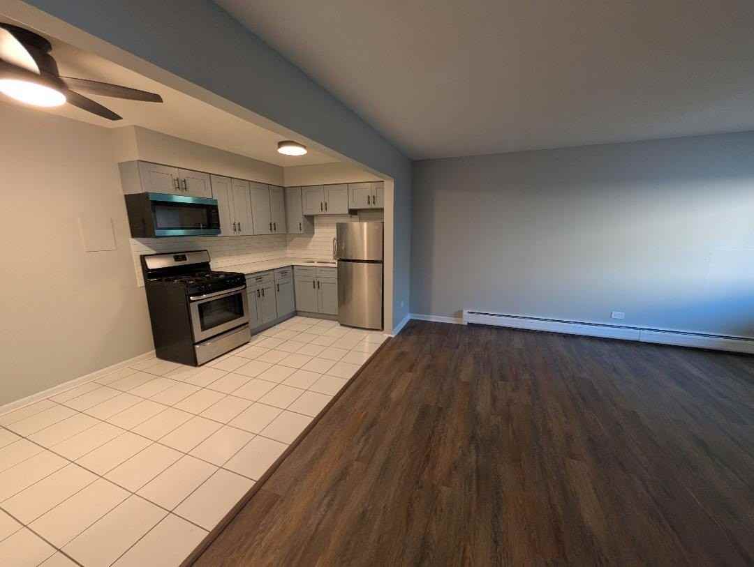 7925 W 103rd St Apt 8 #8 - Photo 2 of 10