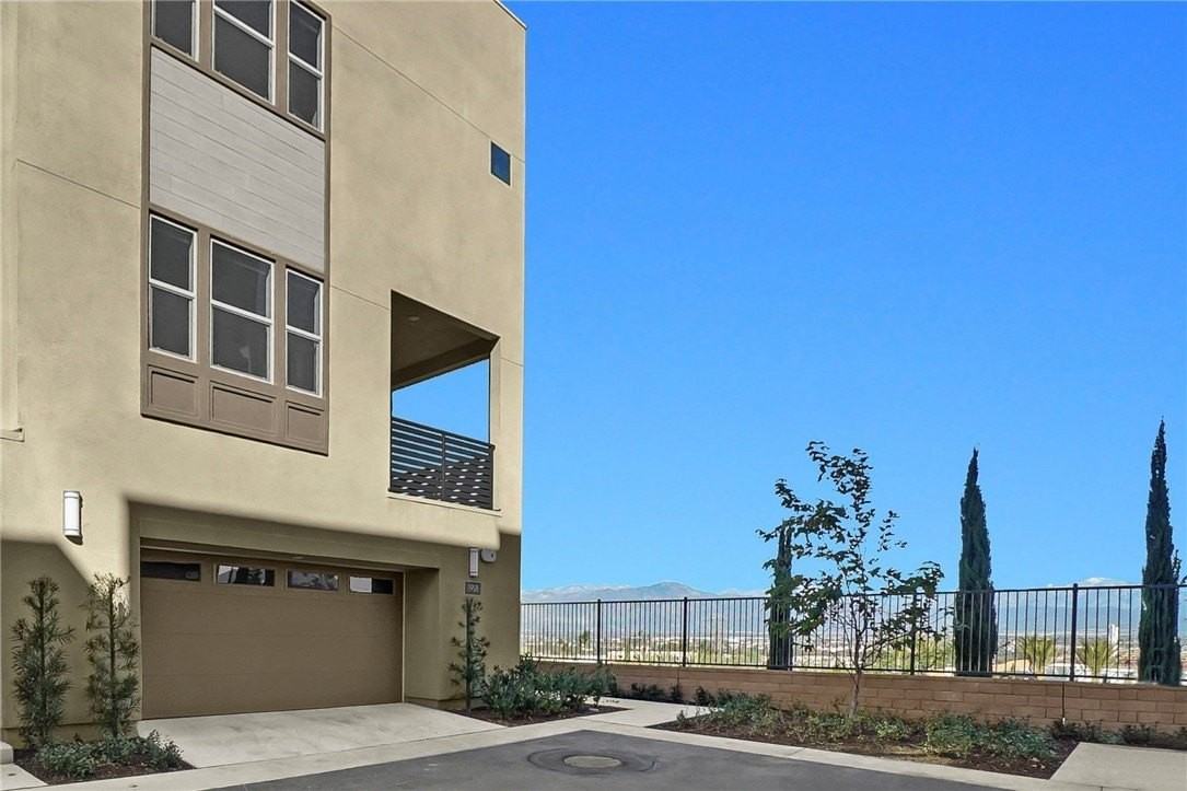 1958 Hollyleaf Ter - Photo 3 of 50