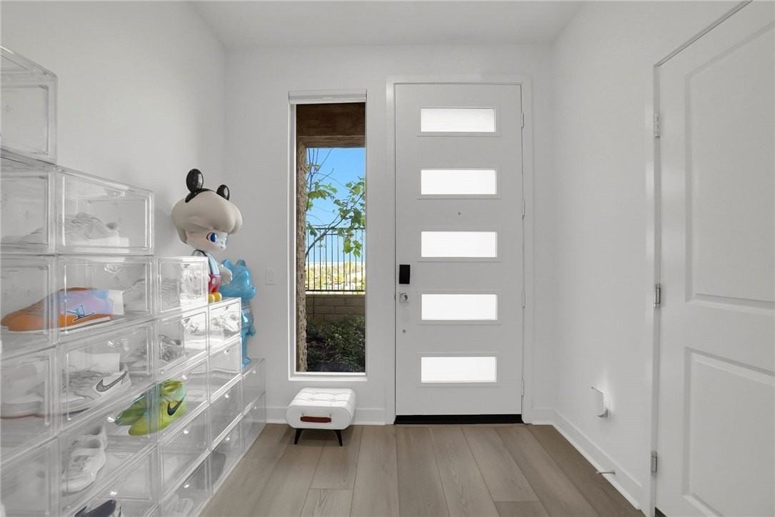 1958 Hollyleaf Ter - Photo 5 of 50