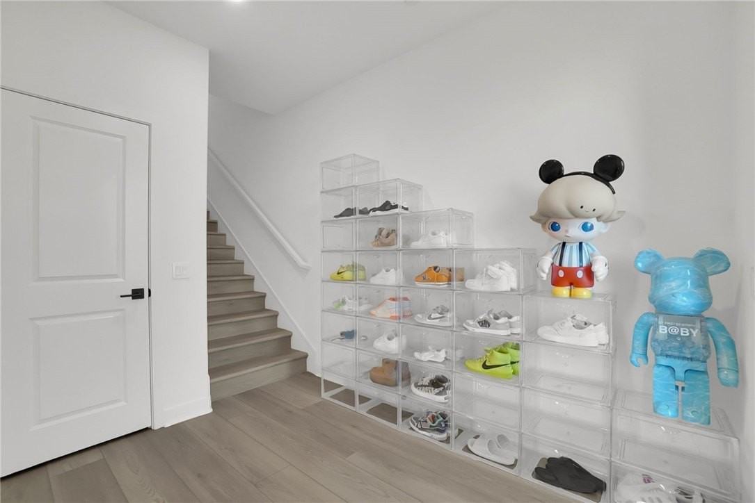 1958 Hollyleaf Ter - Photo 6 of 50