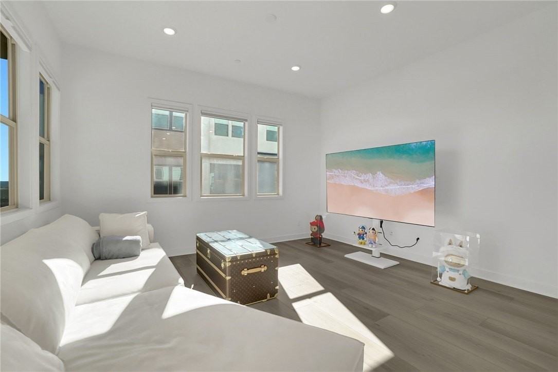 1958 Hollyleaf Ter - Photo 7 of 50