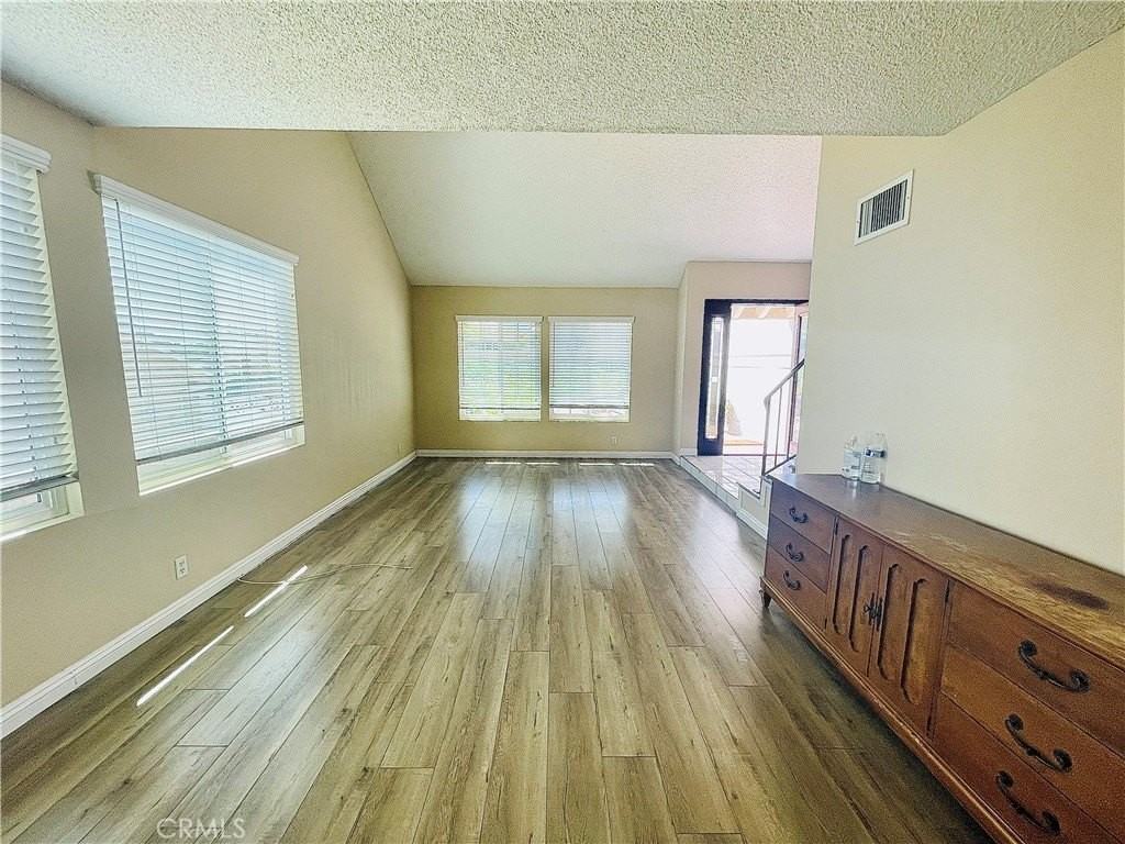 620 Lone Eagle Rd - Photo 3 of 16