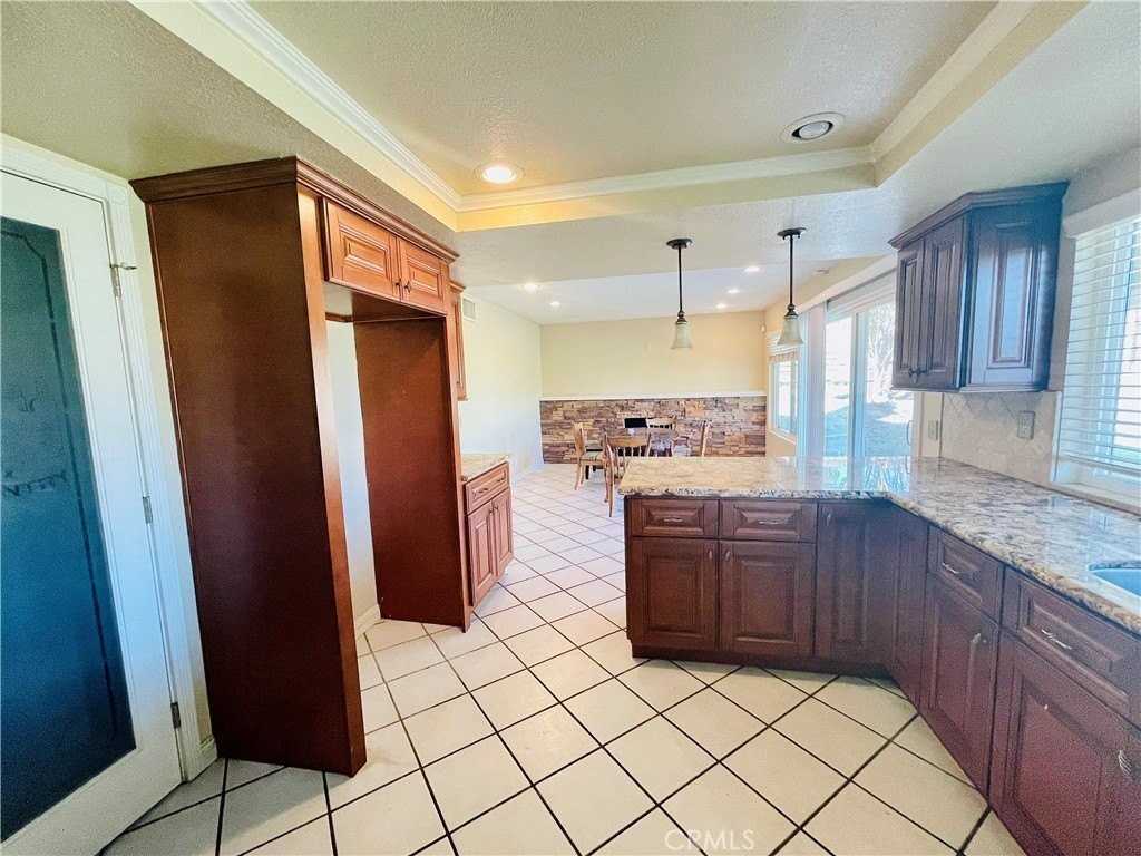 620 Lone Eagle Rd - Photo 5 of 16