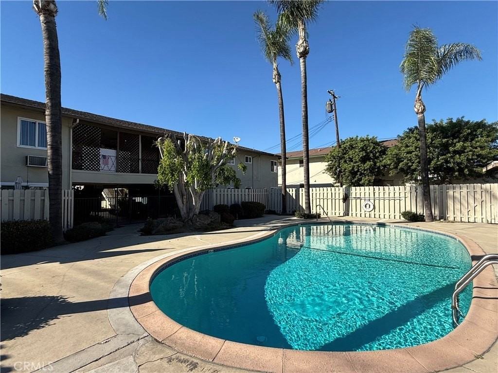 554 S Barranca Ave - Photo 4 of 19