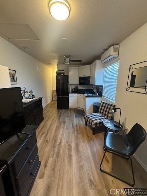 1418 Oxford Ave - Photo 4 of 12