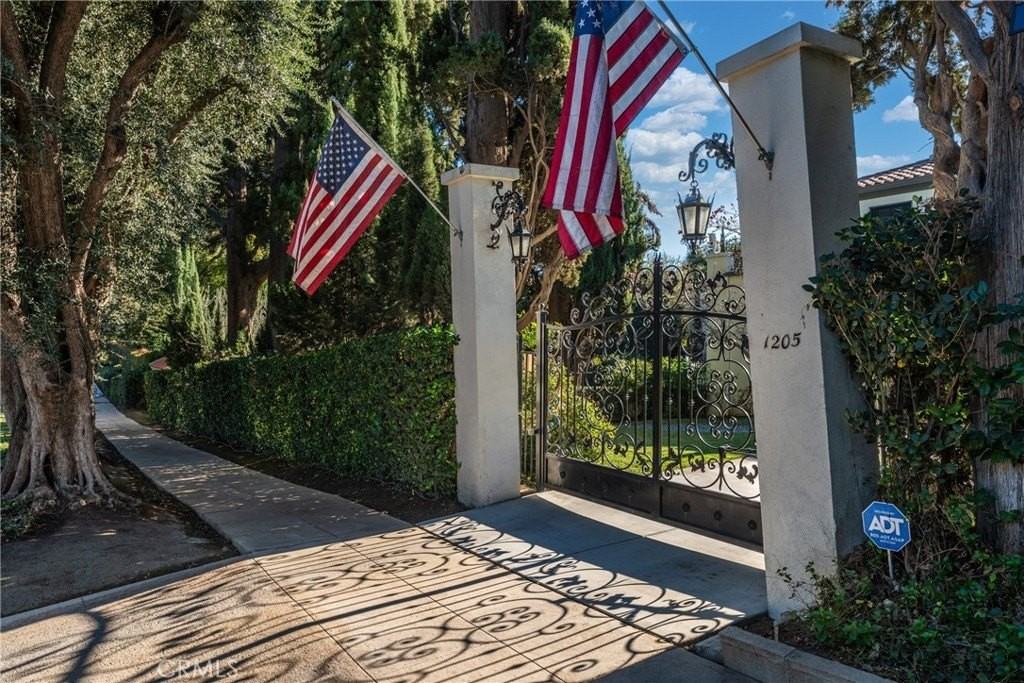 1205 W Highland Ave - Photo 2 of 41