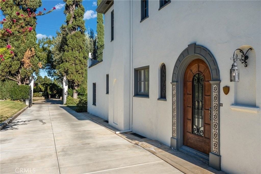 1205 W Highland Ave - Photo 5 of 41