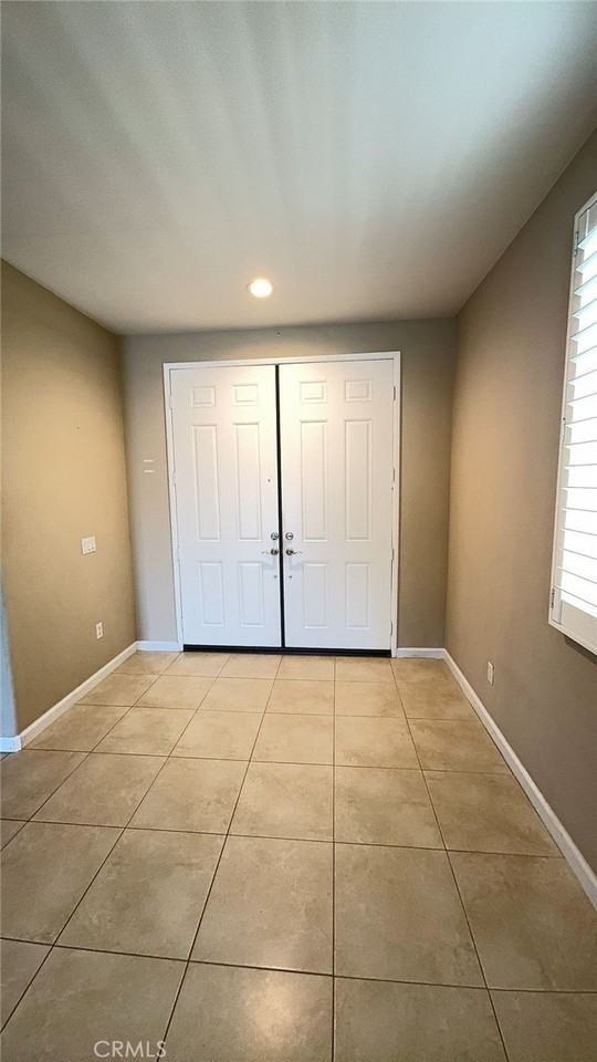 29348 Castlewood Dr - Photo 4 of 38