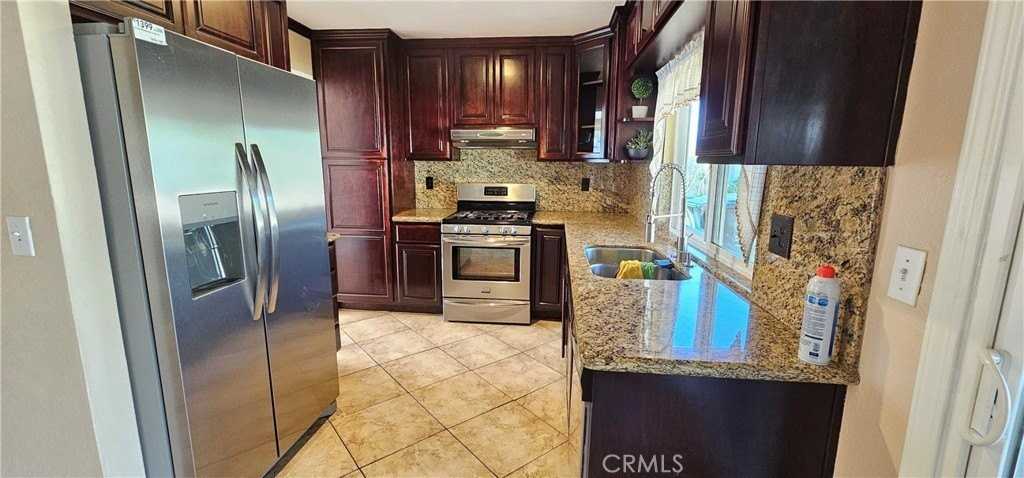 3166 Atlantic Ave - Photo 4 of 20