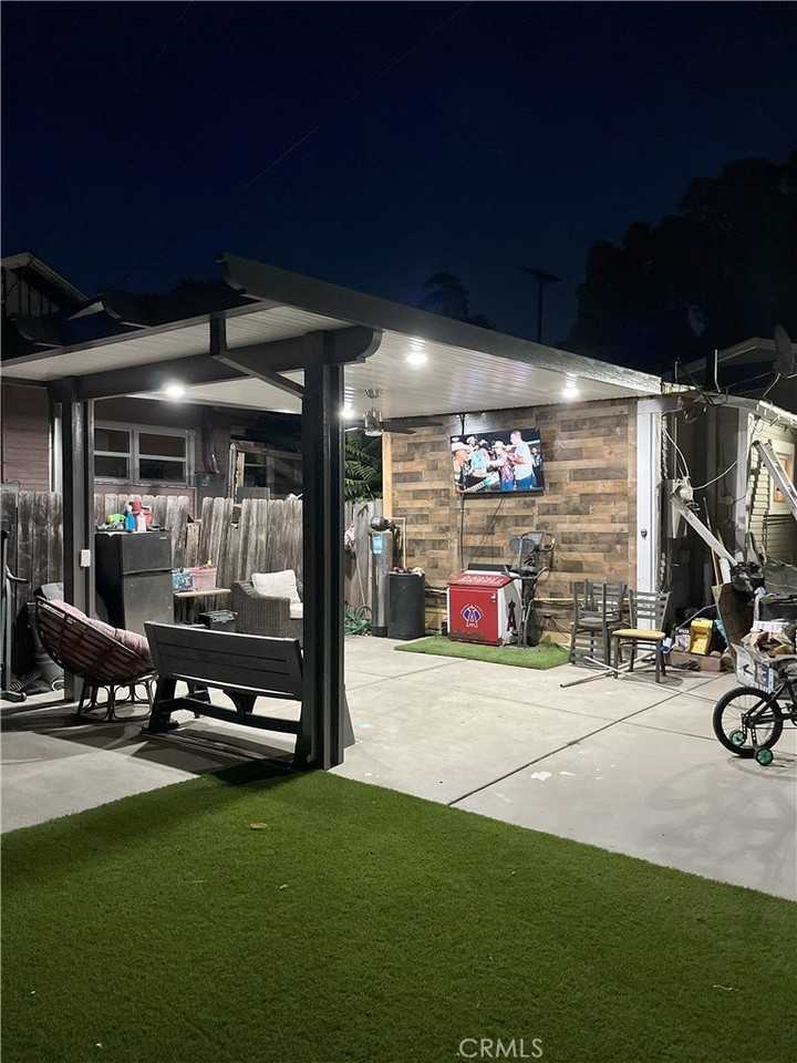 610 S Vine Ave - Photo 6 of 7