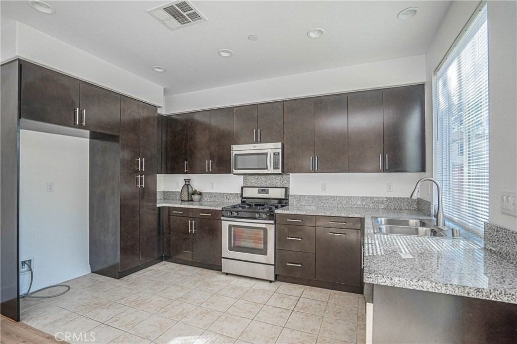 645 Liberation Way - Photo 5 of 21