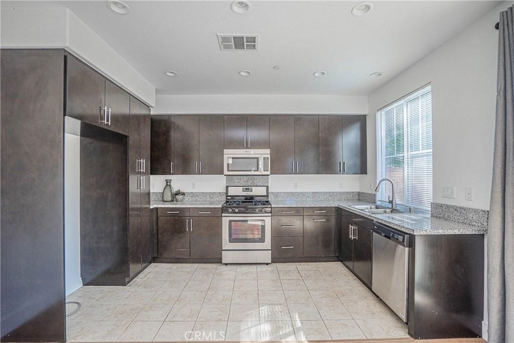 645 Liberation Way - Photo 6 of 21