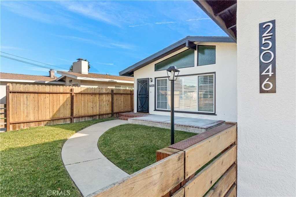 25046 Feijoa Ave - Photo 3 of 23