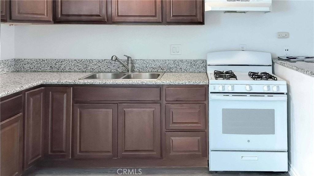 1724 Crofton Ln - Photo 6 of 22