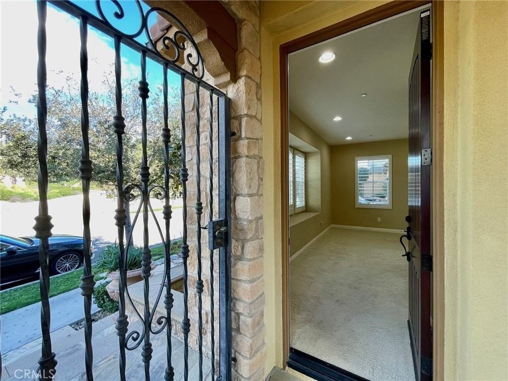 2652 E Temblor Ranch Dr - Photo 6 of 50