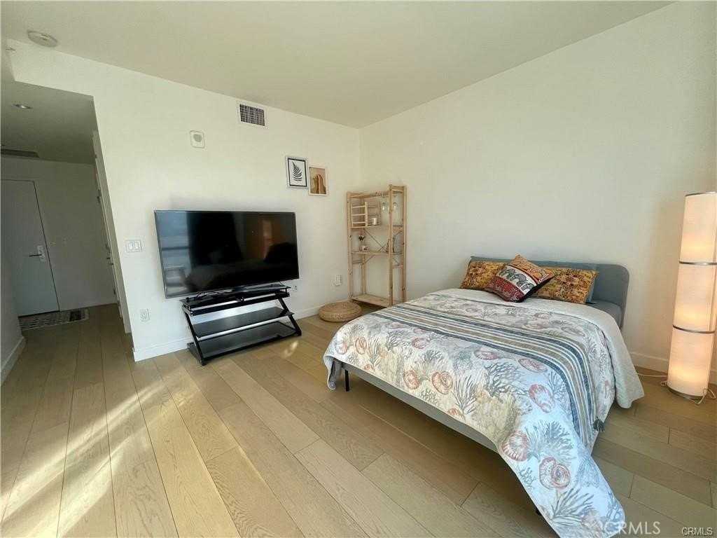 400 S Broadway - Photo 3 of 15