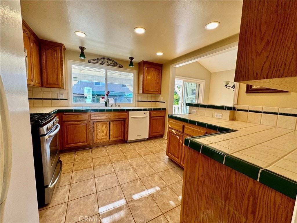 3632 Myrtle St - Photo 6 of 40