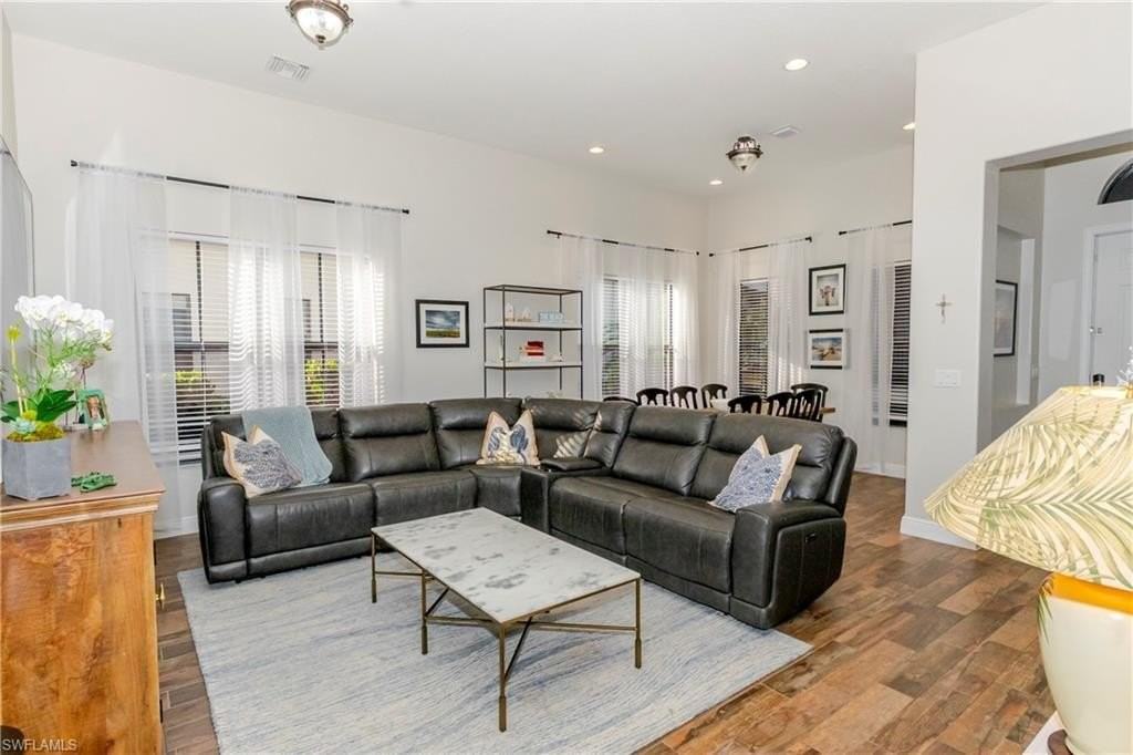 5104 Salerno St - Photo 5 of 50