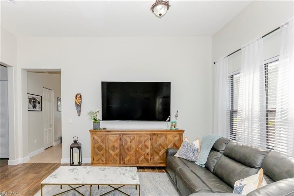 5104 Salerno St - Photo 6 of 50